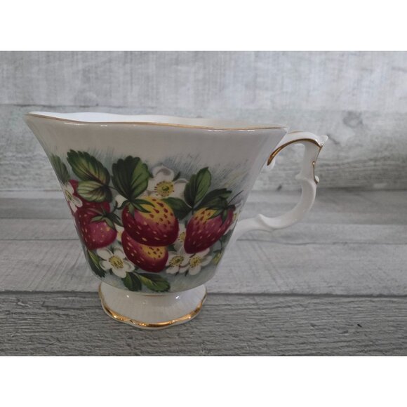 Royal Albert Strawberry Fair Tea Cup & Saucer Set - Picture 5 of 10